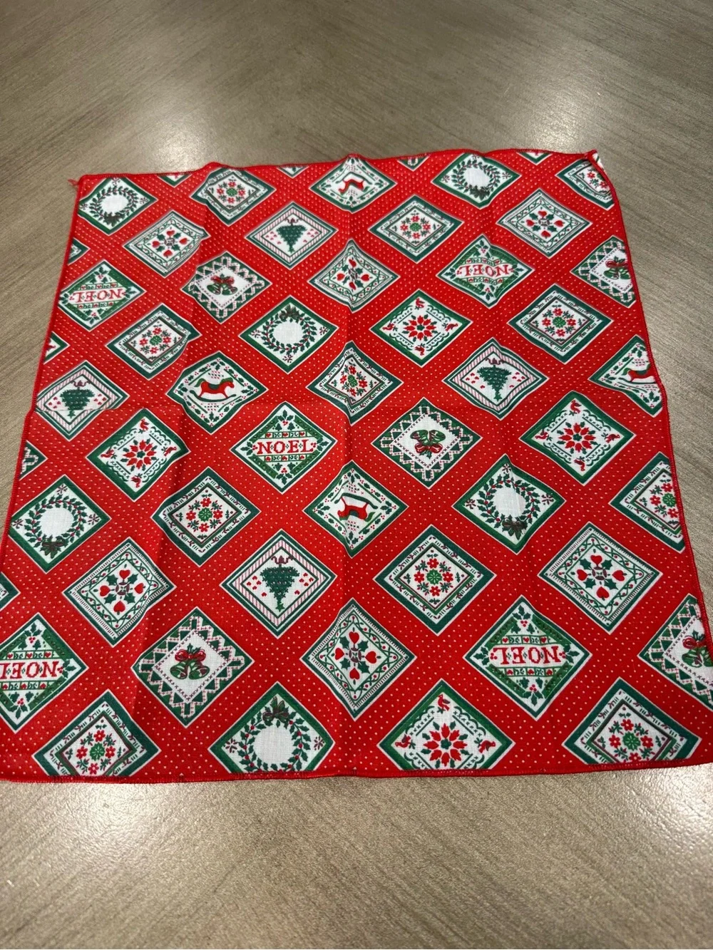 Christmas Cloth Napkins Lot of 8 Themed polka dot Square 14X 13 inch Napkins